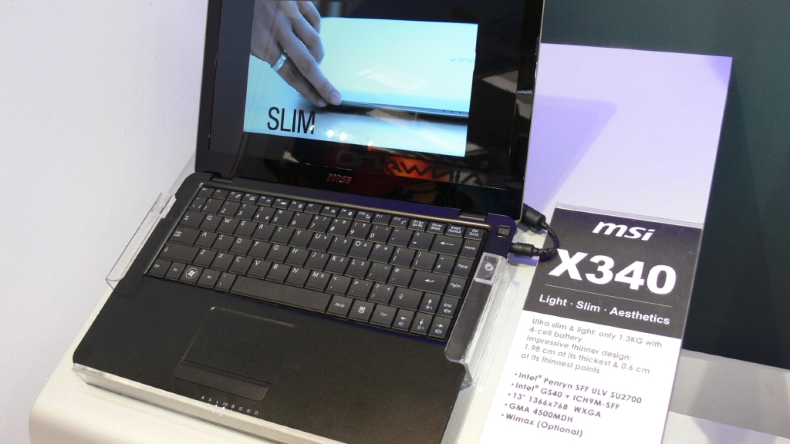 Die Bildschirmdiagonale misst 13,4 Zoll.