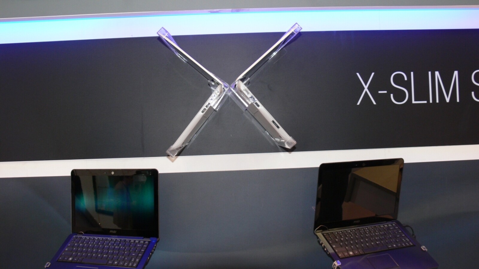 An der Front ist das Notebook nur sechs Millimeter dünn.