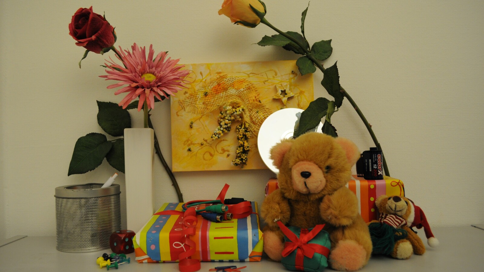 Zimmerbeleuchtung ein, Blitz aus: ISO 800, Blende 4.5, 1/80 Sekunde.