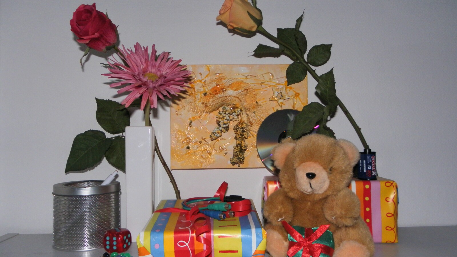 Zimmerbeleuchtung aus, Blitz ein: ISO 125, Blende 2.8, 1/30 Sekunde.