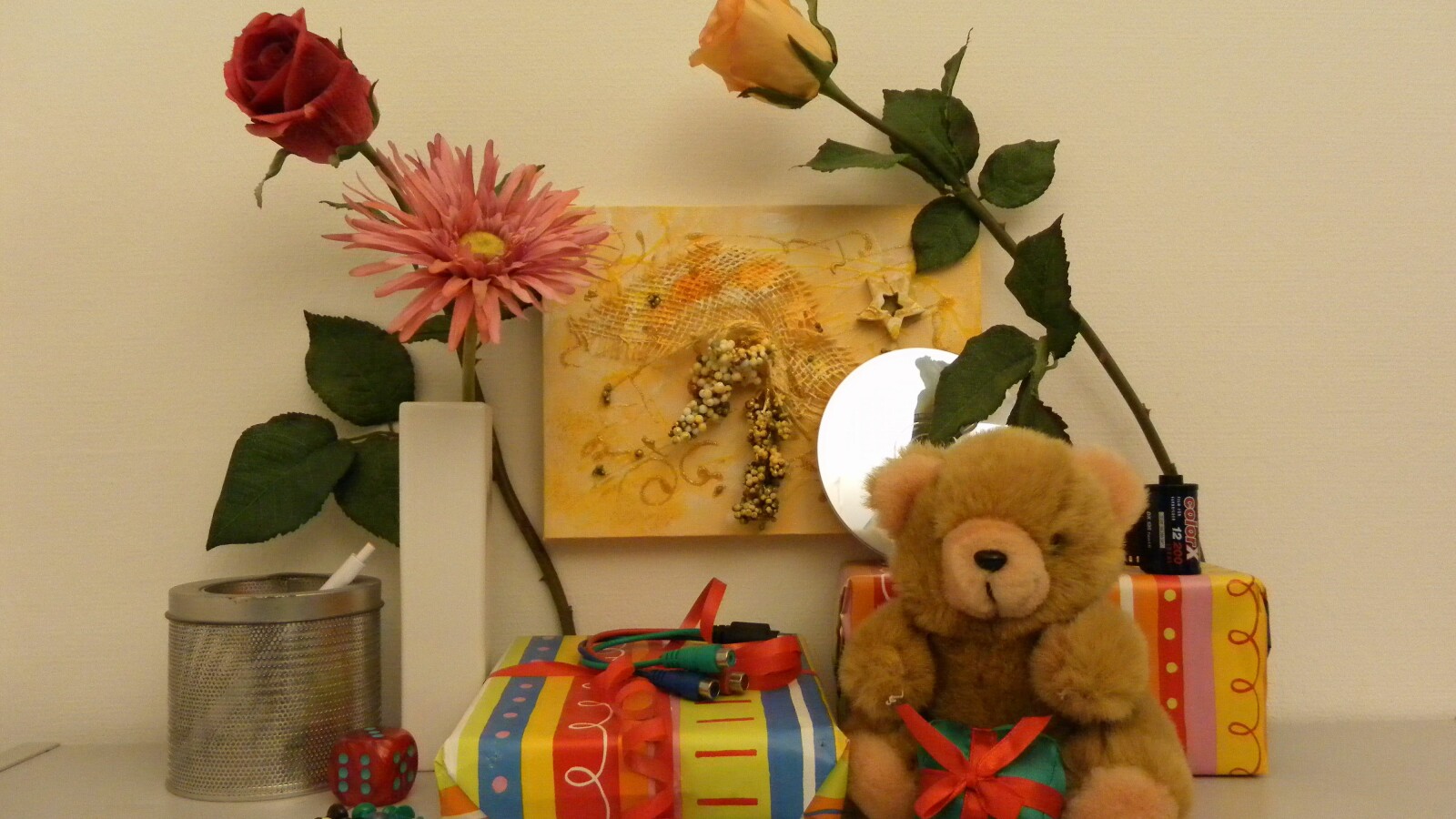 Zimmerbeleuchtung ein, Blitz aus: ISO 400, Blende 2.8, 1/100 Sekunde.