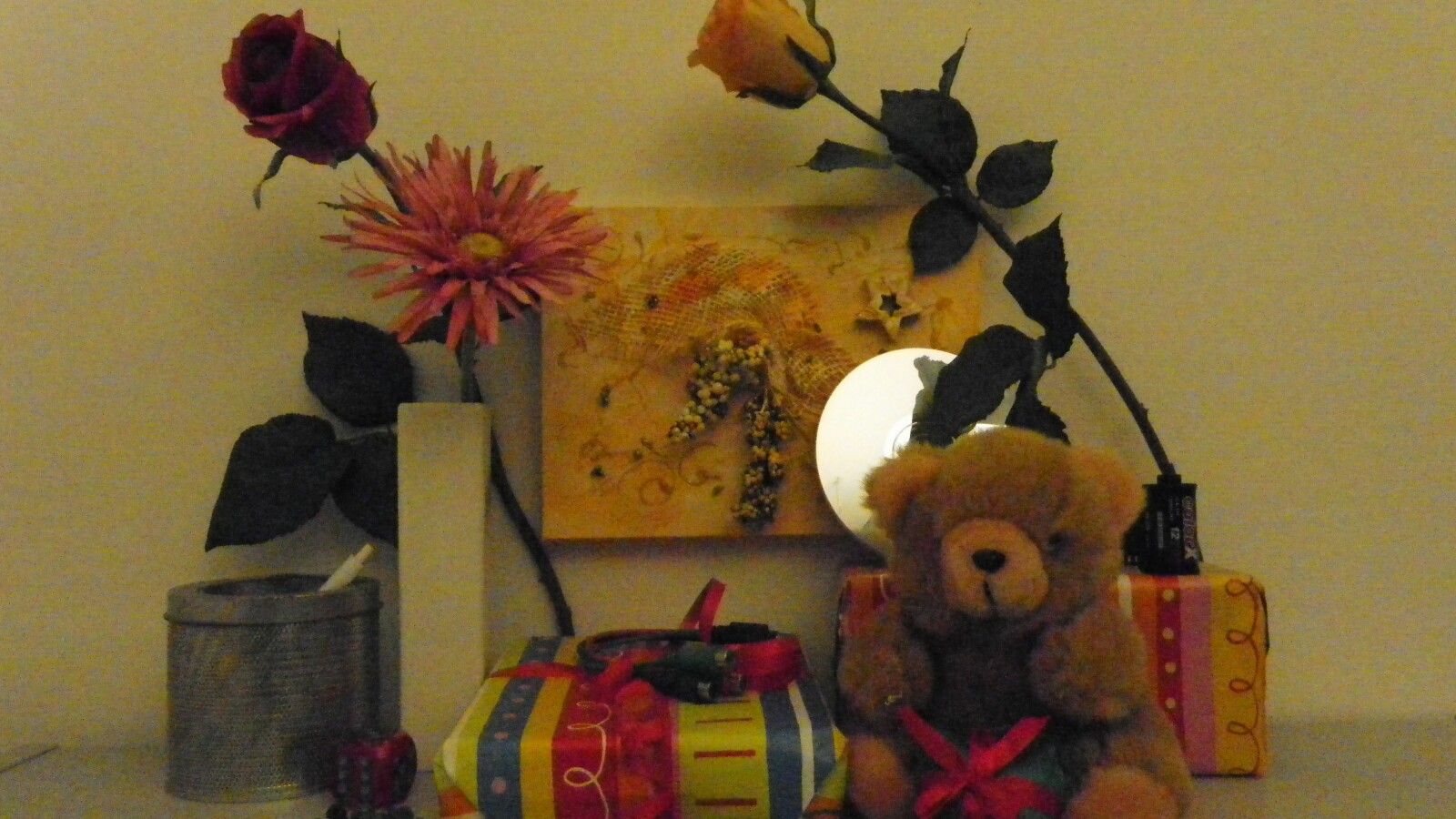 Zimmerbeleuchtung ein, Blitz aus: ISO 1600, Blende 4.0, 1/320 Sekunde.