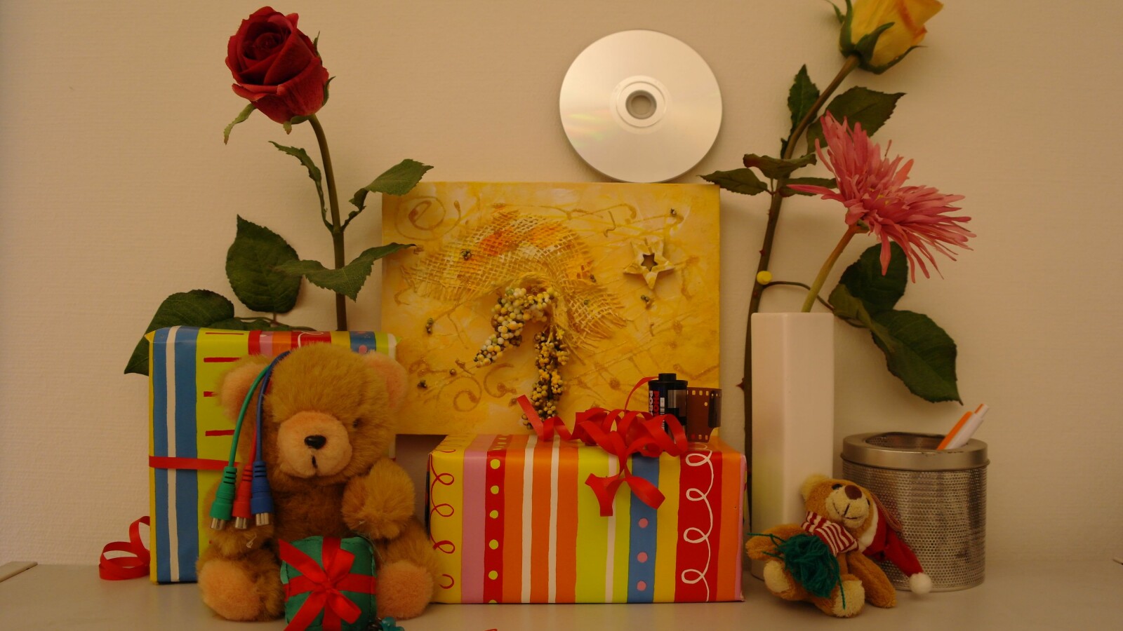 Zimmerbeleuchtung ein, Blitz aus: ISO 400, Blende 3.8, 1/45 Sekunde.