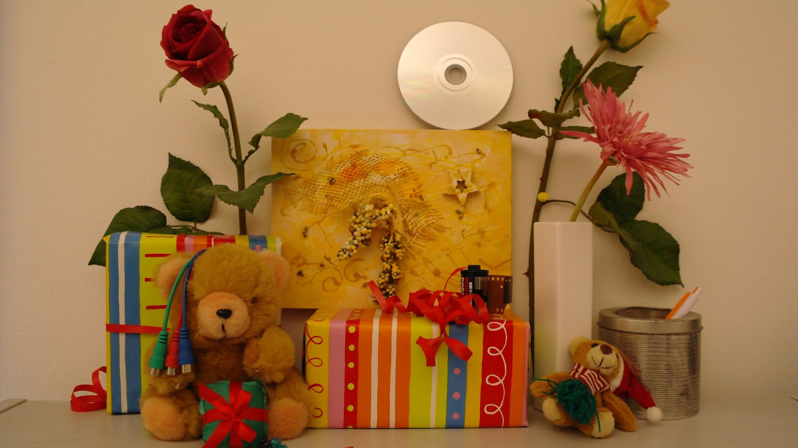 Zimmerbeleuchtung ein, Blitz aus: ISO 800, Blende 4.3, 1/60 Sekunde.