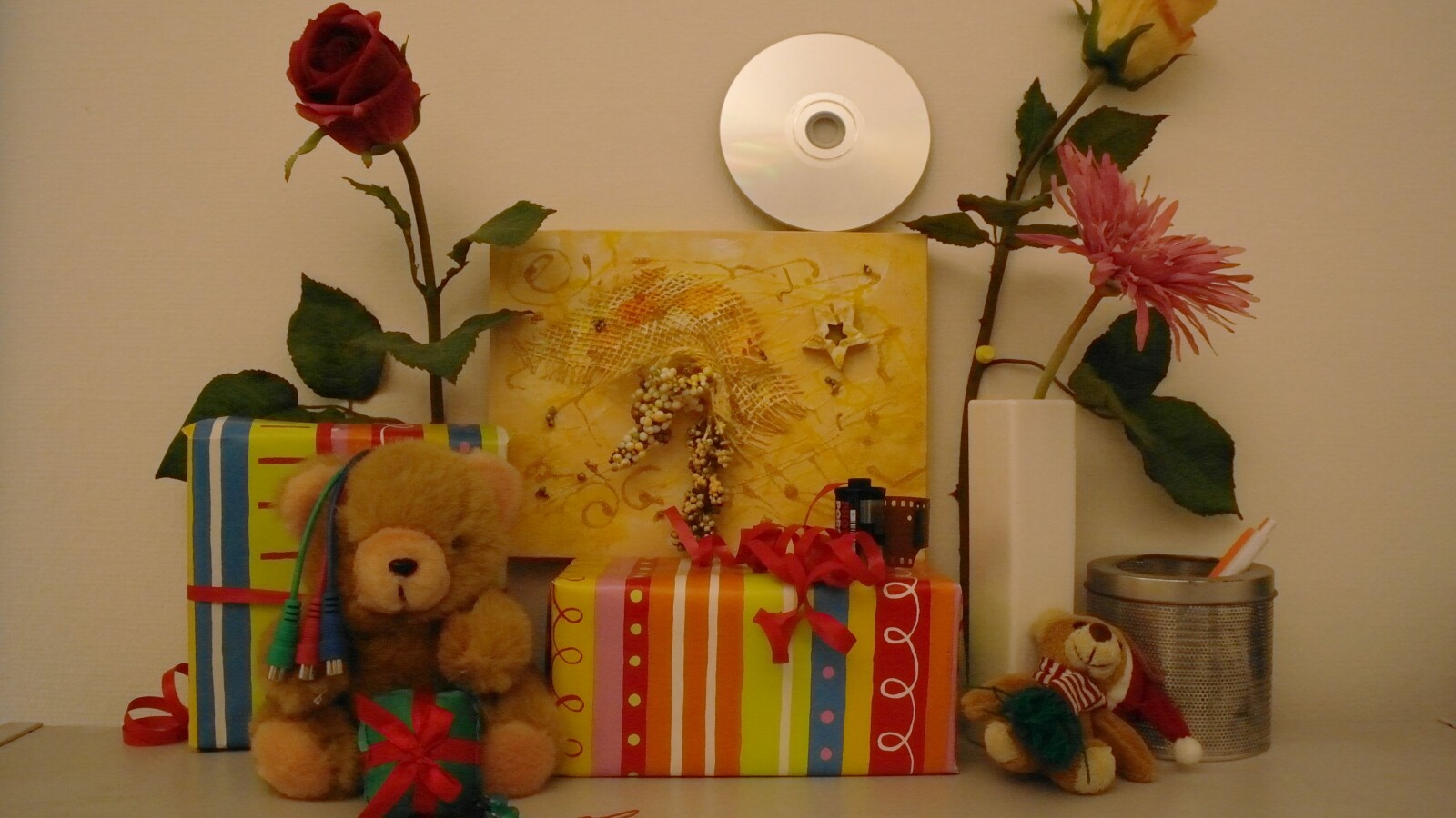 Zimmerbeleuchtung ein, Blitz aus: ISO 3200, Blende 6.3, 1/125 Sekunde.