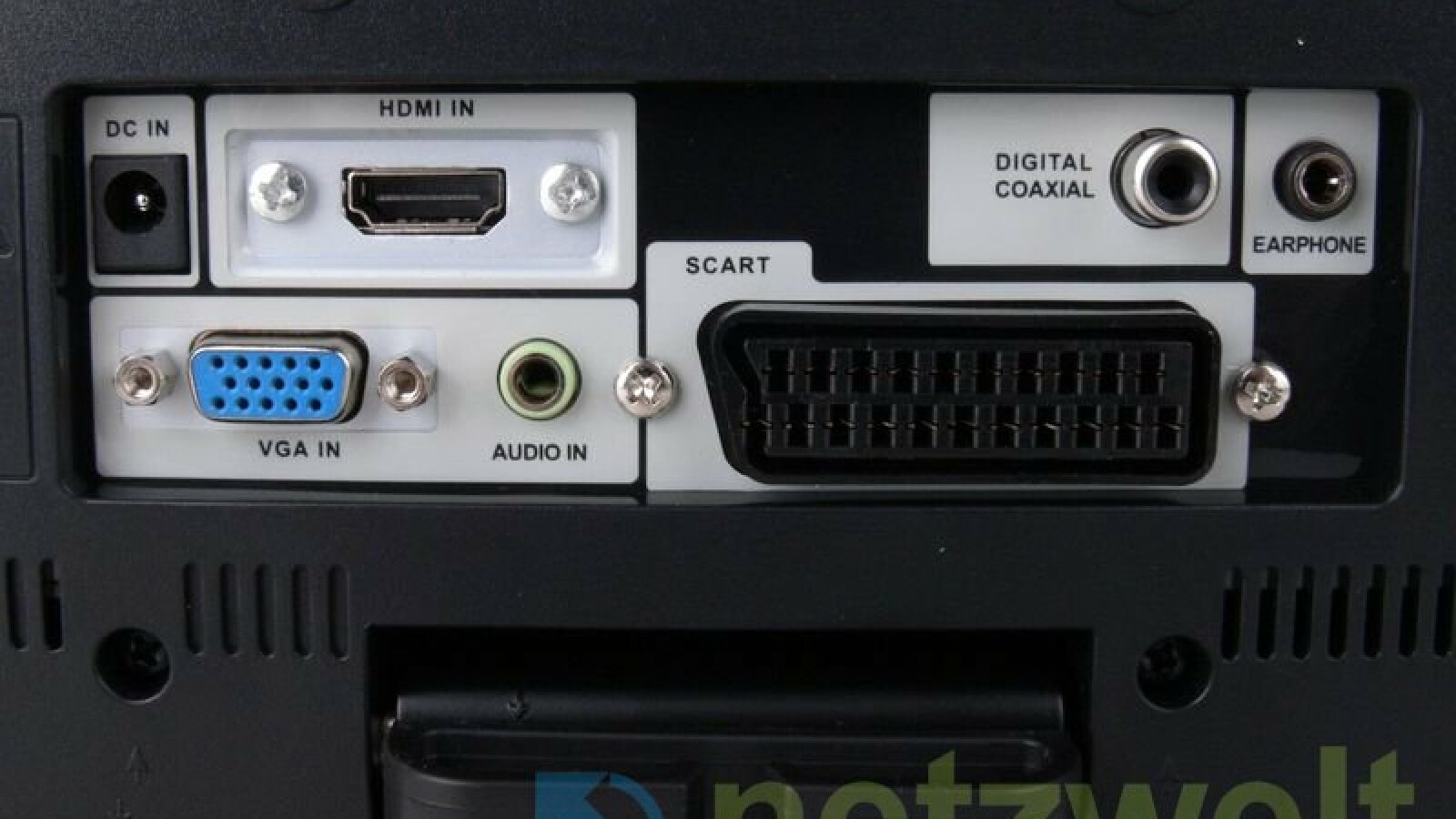 Die Anschlüsse im Detail: VGA, HDMI, Audio-In, Scart, Antenne, Kopfhörer.