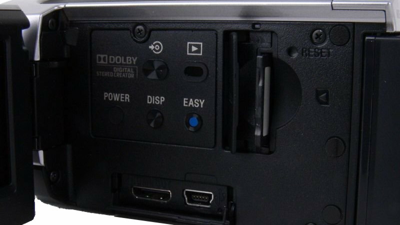 Die Innenseite der Kamera mit Tasten, HDMI- und USB-Anschluss sowie dem Einschub für Memory Sticks.