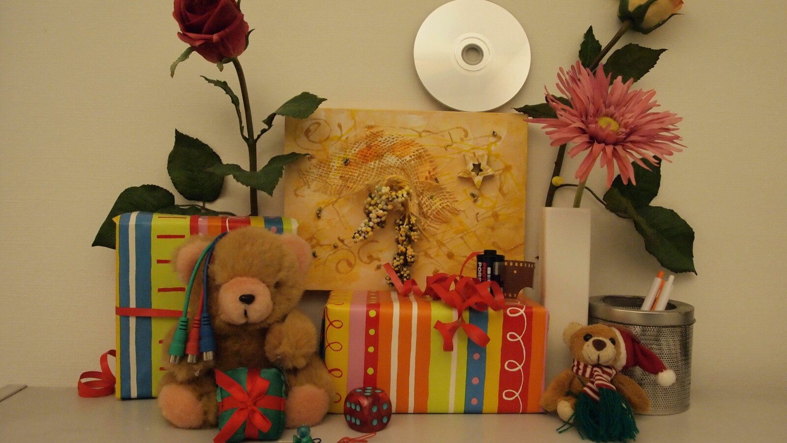 Zimmerbeleuchtung ein, Blitz aus: ISO 800, Blende 4.0, 1/125 Sekunde.