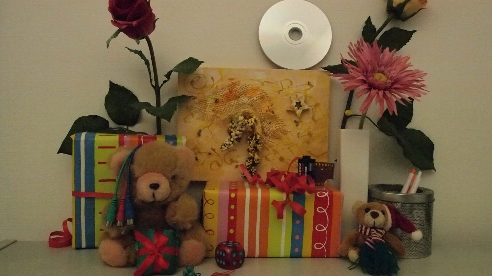 Zimmerbeleuchtung ein, Blitz aus: ISO 800, Blende 5.6, 1/125 Sekunde.