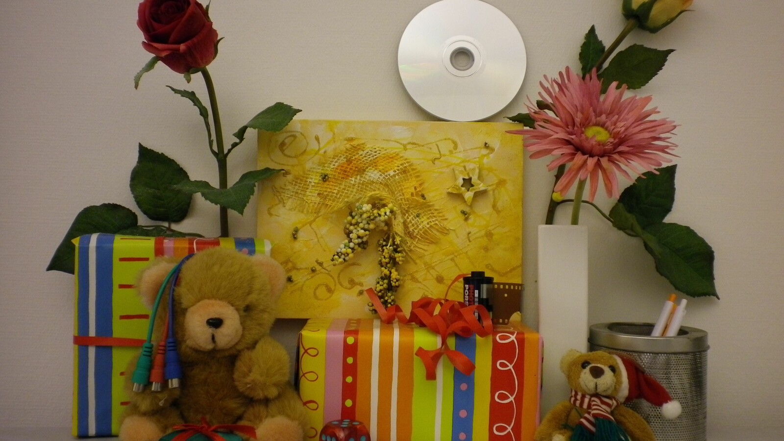 Zimmerbeleuchtung ein, Blitz aus: ISO 200, Blende 3.9, 1/15 Sekunde.