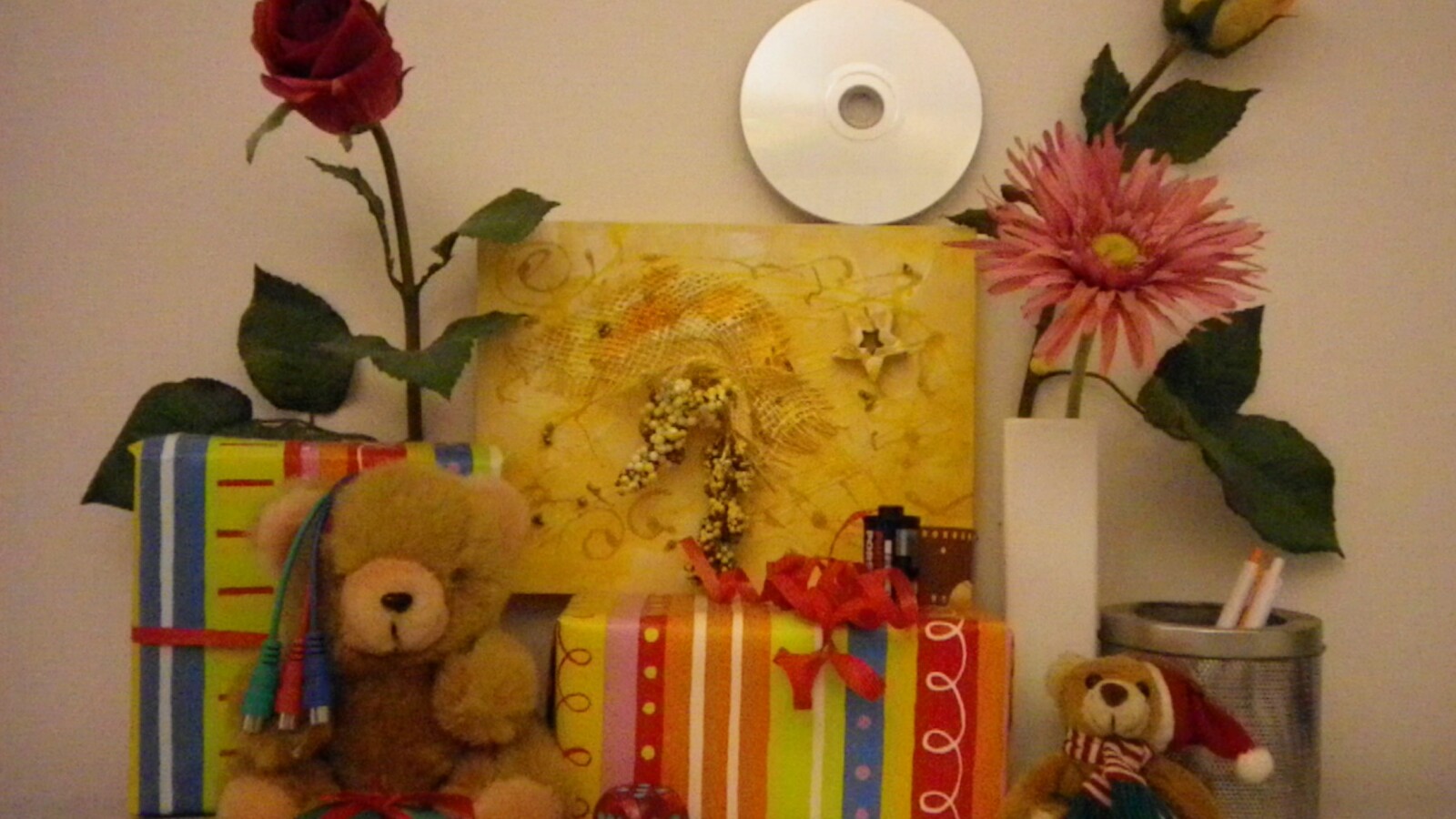 Zimmerbeleuchtung ein, Blitz aus: ISO 6400, Blende 3.9, 1/640 Sekunde.