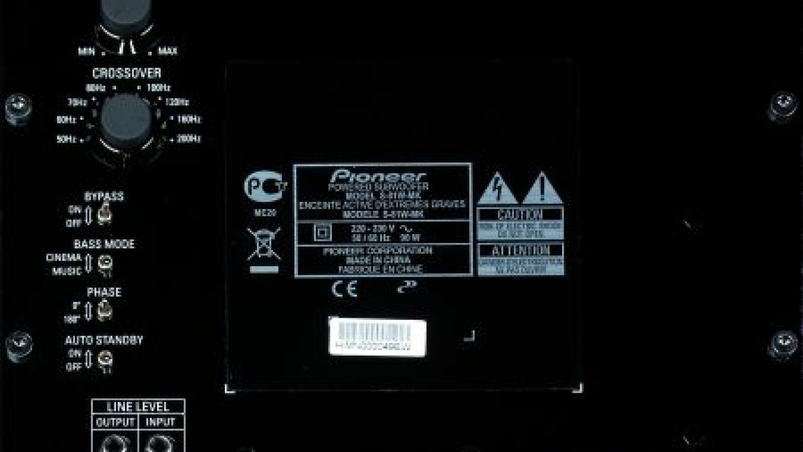 Durch die Regler am Subwoofer kann man zwischen Kino- und Musikwiedergabe unterscheiden. Der „Musik“-Modus verringert die Tiefbasswiedergabe. (Bild: netzwelt.de)