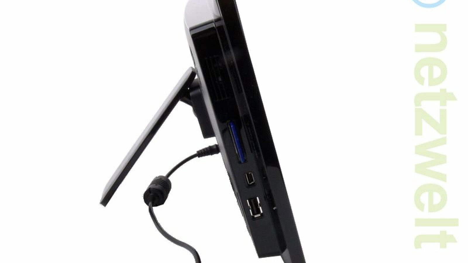 Kartenlesegerät und die zwei USB-Anschlüsse.