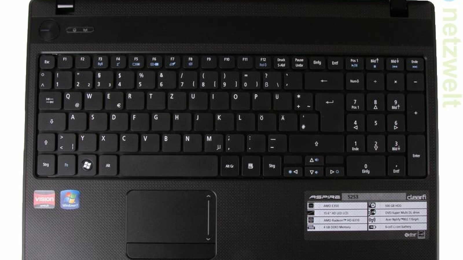 Große Handballenablage und bequeme, umfangreiche Tastatur.