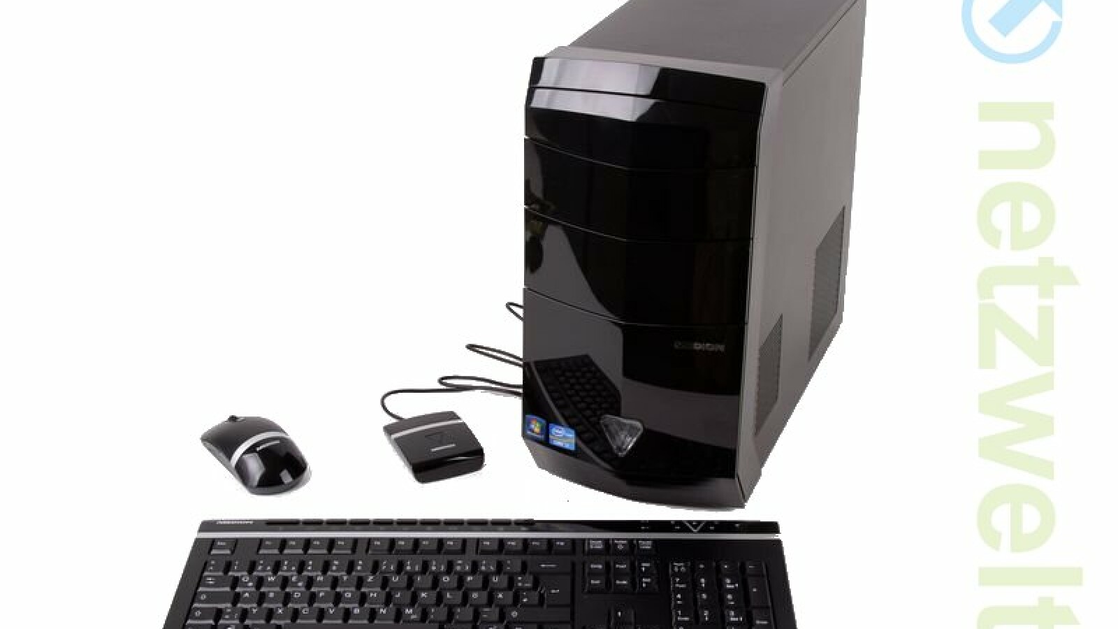 Zum Lieferumfang gehören eine drahtlose Maus und Tastatur.