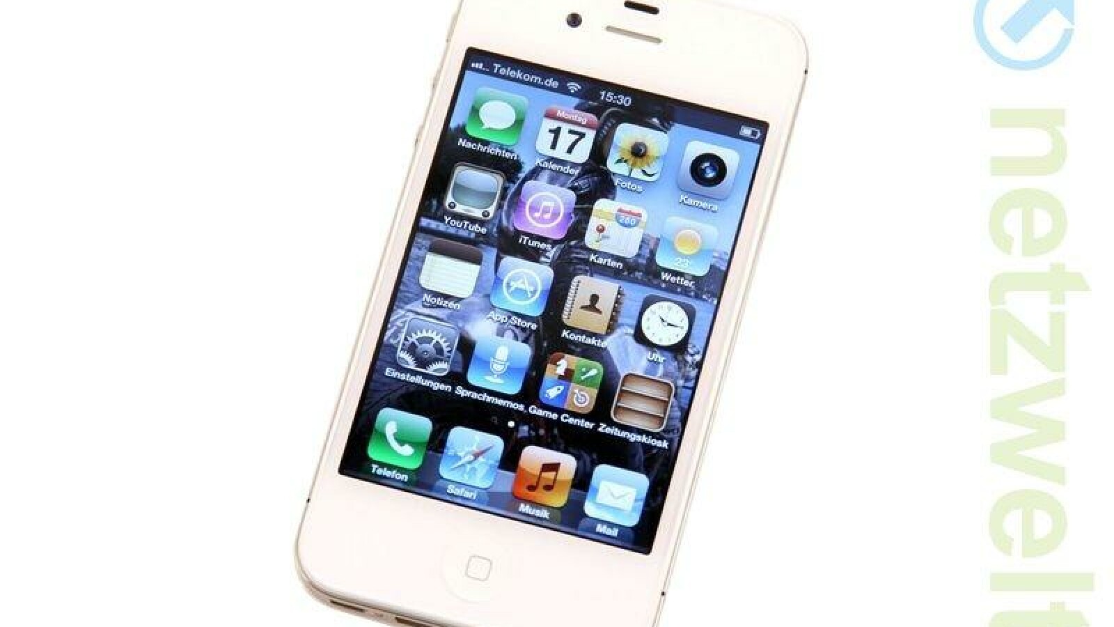 Als Betriebssystem ist iOS 5 vorinstalliert.