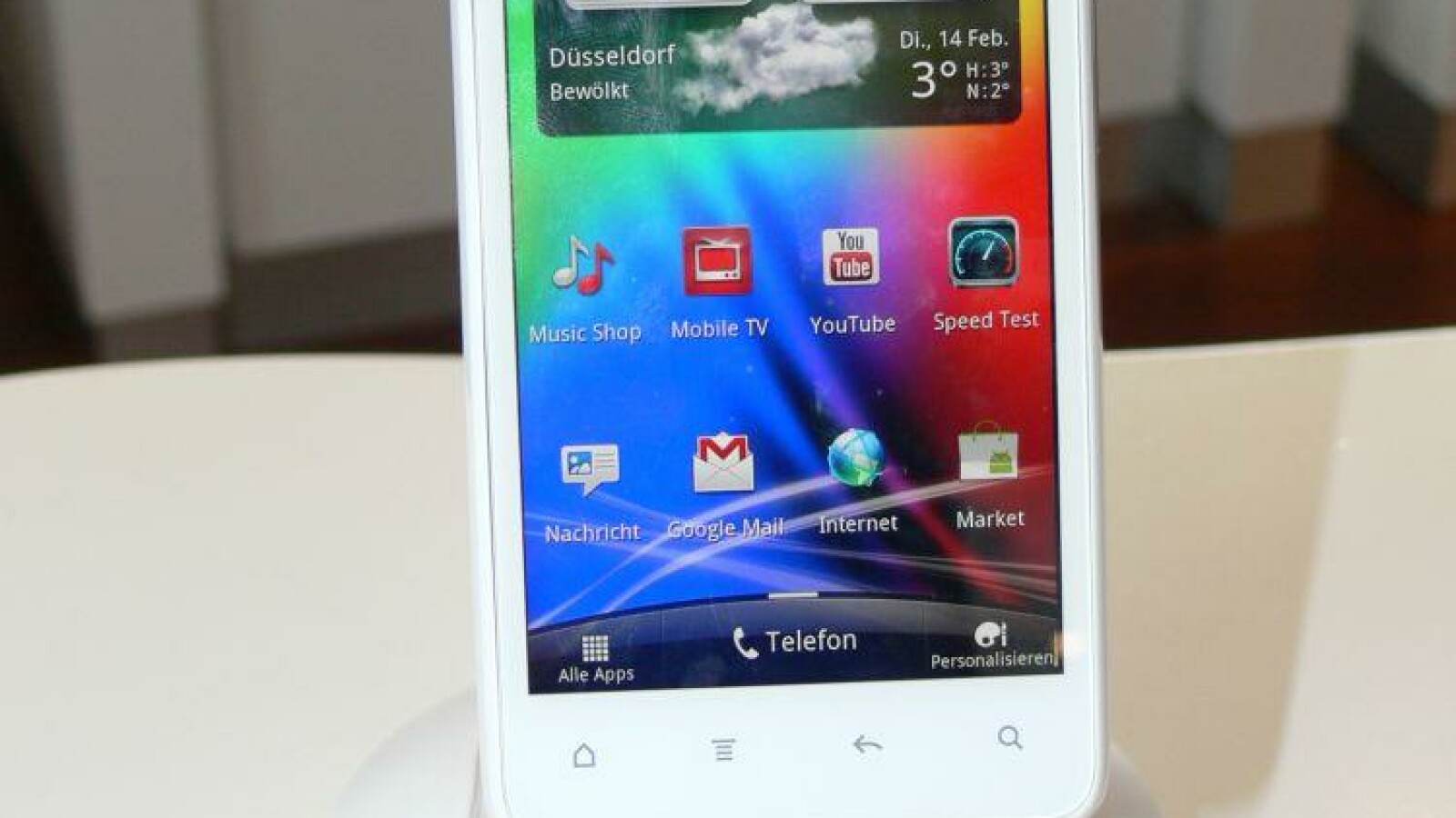Das HTC Velocity 4G bietet ein 4,5 Zoll großes Display. (Bild: netzwelt)