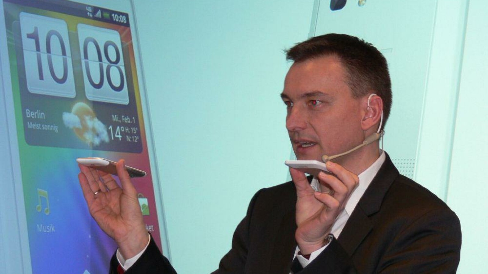 Optisch unterscheidet sich das HTC Velocity 4G nicht von 3G-Smartphones. (Bild: netzwelt)
