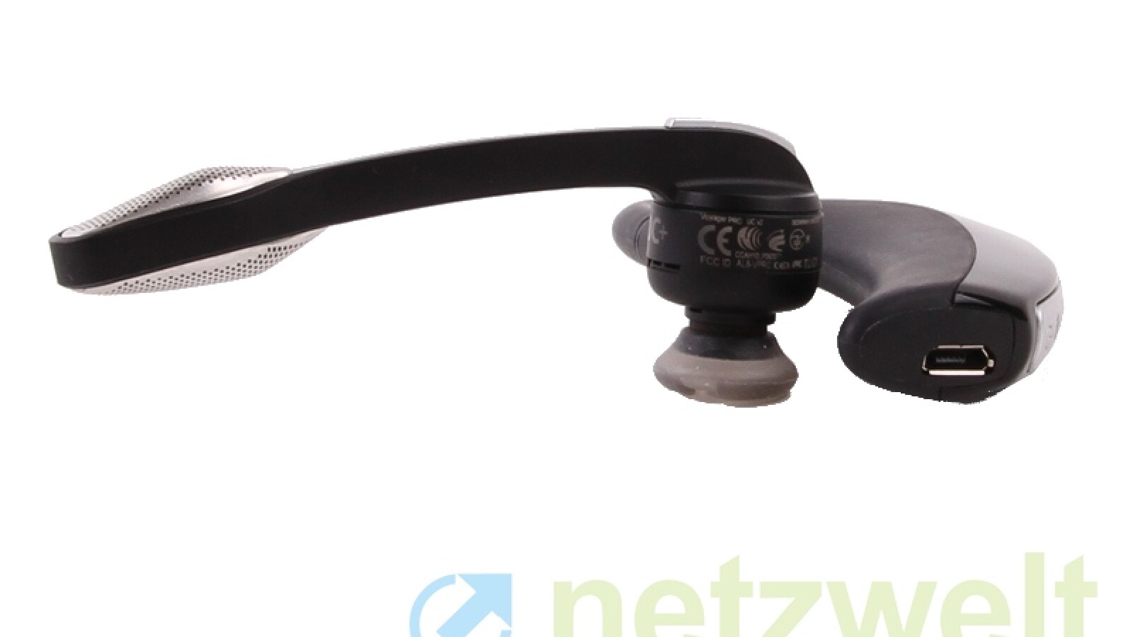 Das Bluetooth-Headset lässt sich über USB-Kabel oder AC-Adapter aufladen. (Bild: netzwelt)