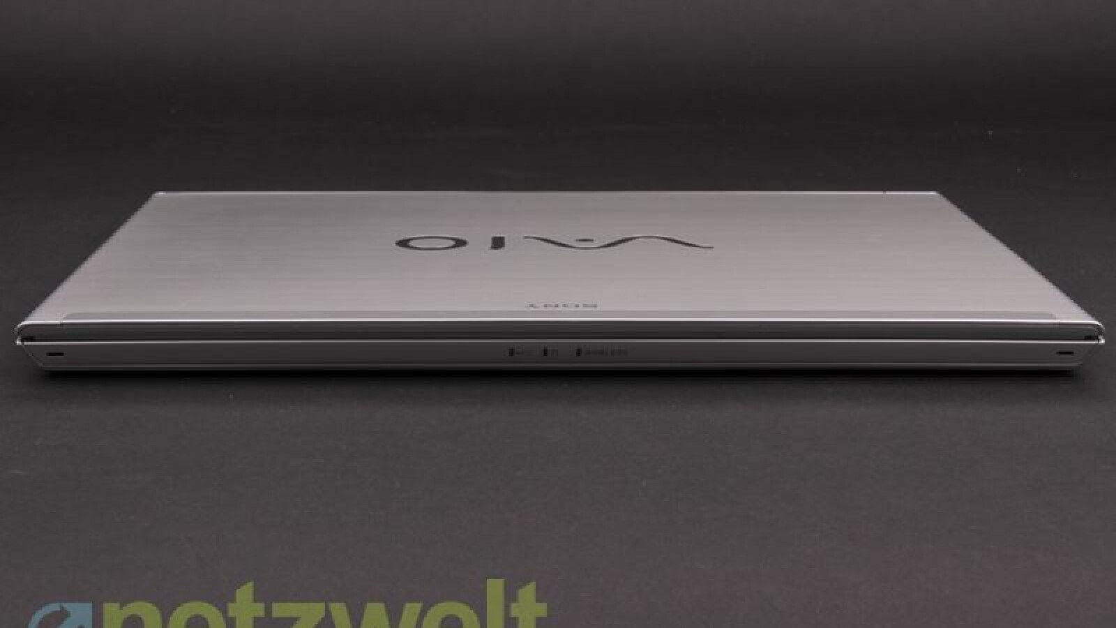 Auch wenn es nicht ganz so flach wie ein Apple MacBook Air ist, lässt sich das Vaio locker im Rucksack verstauen. (Bild: netzwelt)