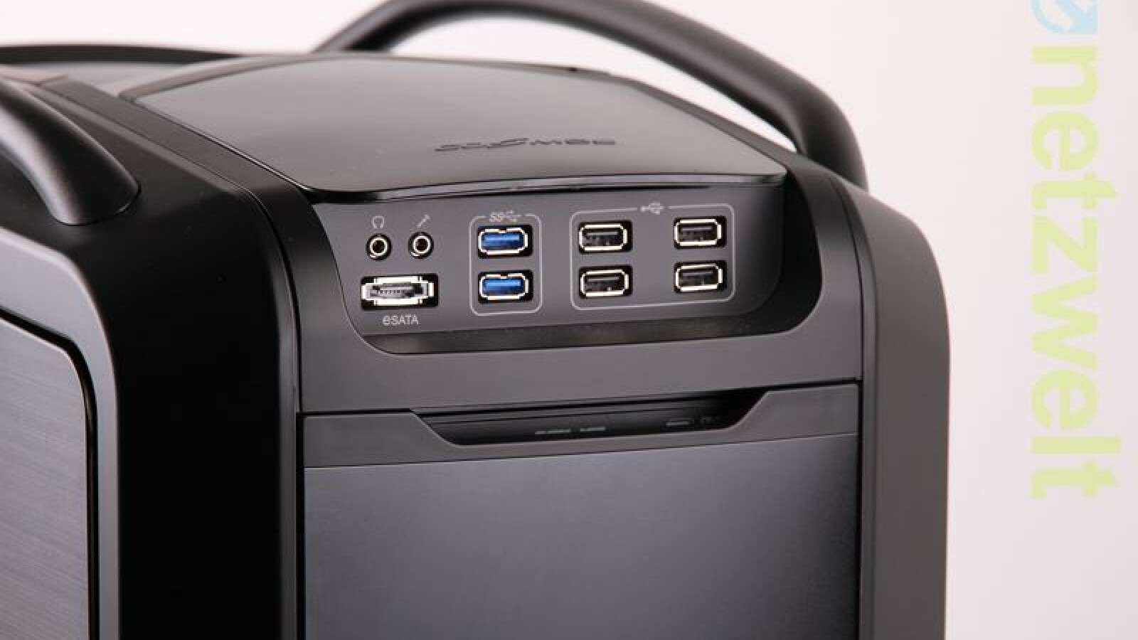 Zwei Audio-, ein eSata-, zwei USB-3.0- und vier USB-2.0-Anschlüsse. (Bild: netzwelt)