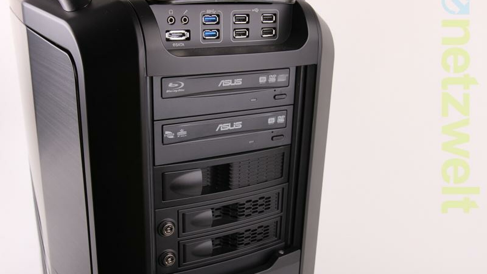 Der Rechner verfügt sowohl über einen DVD- als auch einen Blu-ray-Brenner. (Bild: netzwelt)