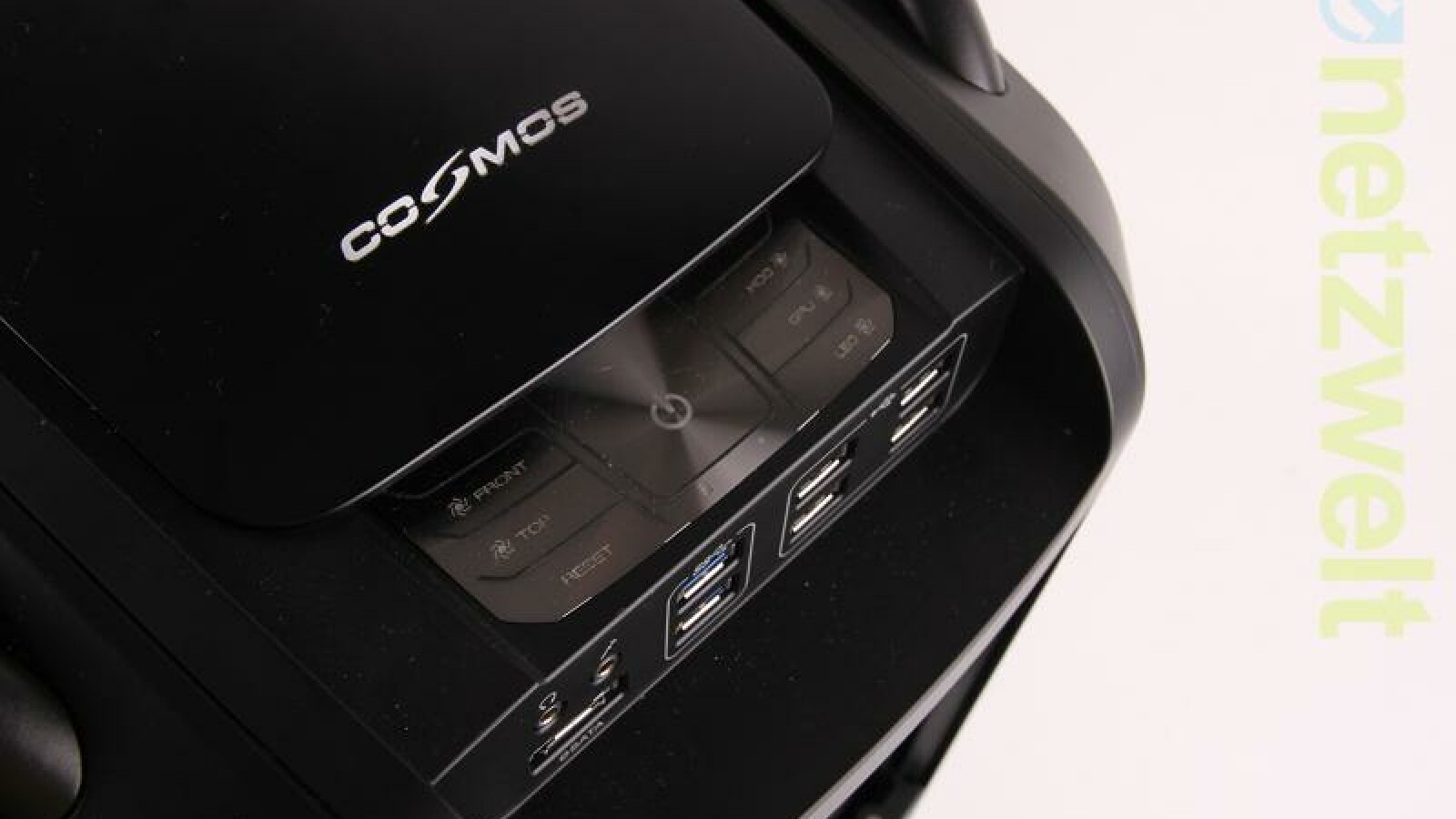 Über das Bedienfeld lässt sich der Rechner nicht nur einschalten. (Bild: netzwelt)