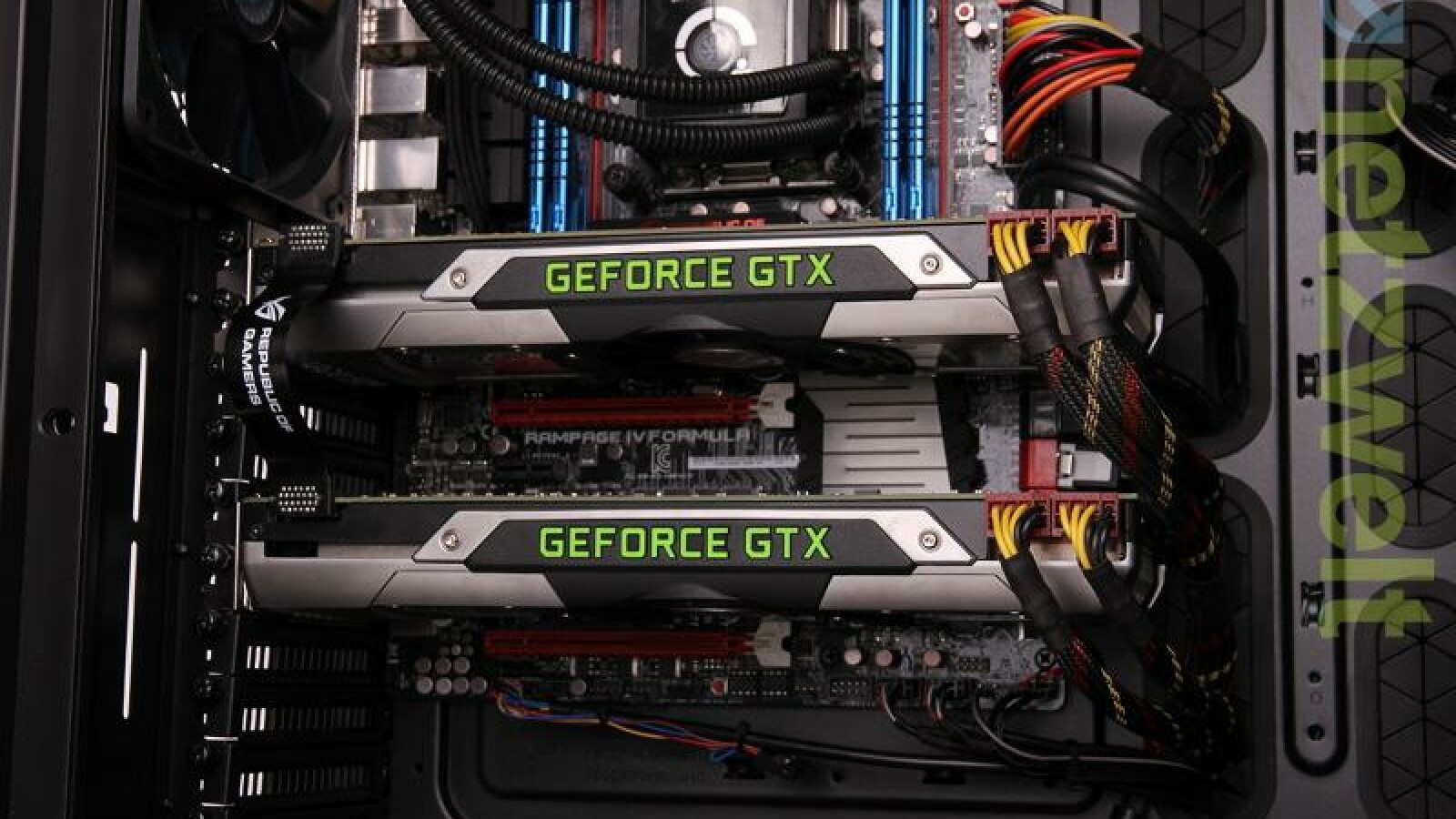 Die zwei Geforce GTX 690-Grafikkarten im SLI-Verbund. (Bild: netzwelt)