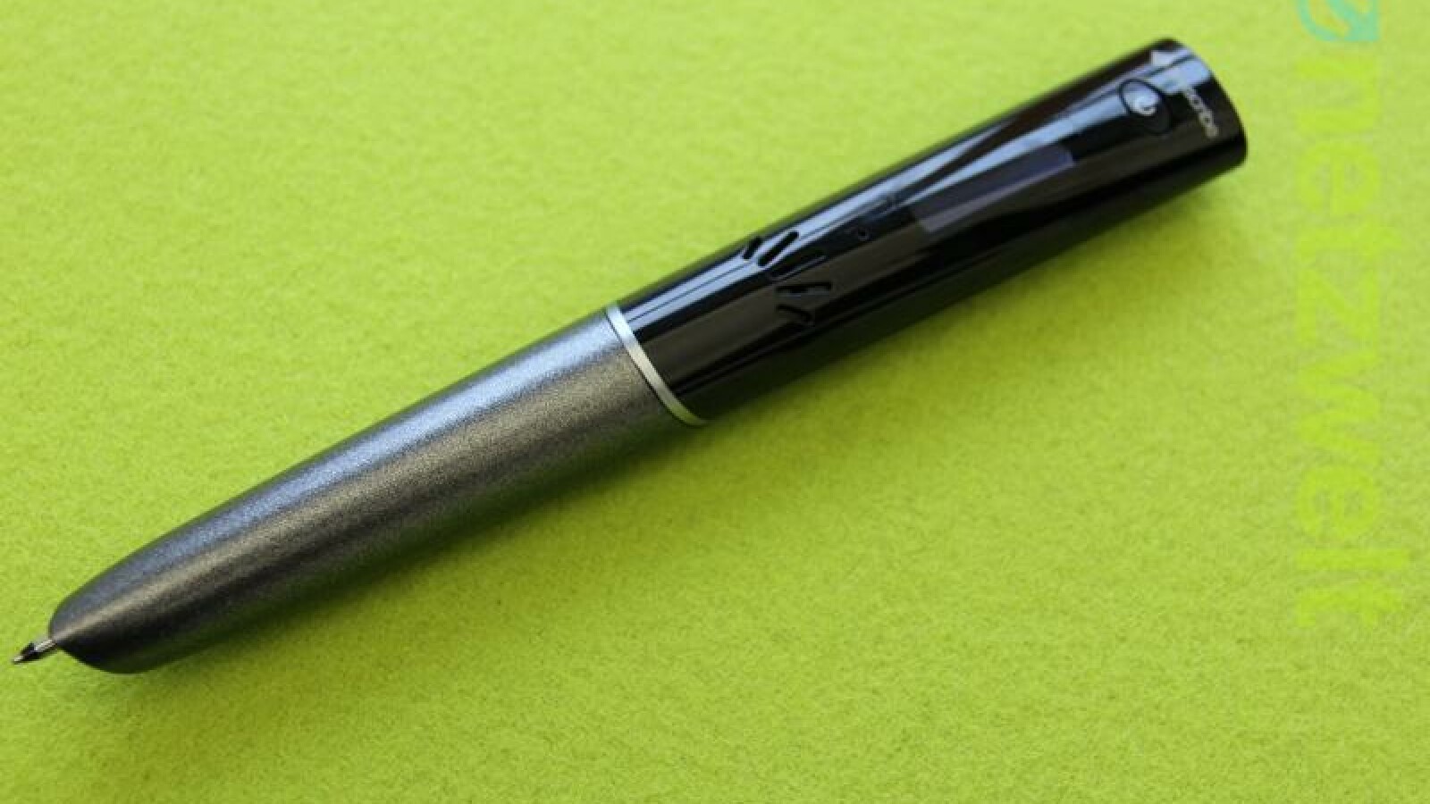 Im Design und in der Verarbeitung hat sich im Vergleich zum Vorgänger kaum etwas geändert. Der Stift liegt gut in der Hand und ist nicht zu schwer. (Bild: netzwelt)