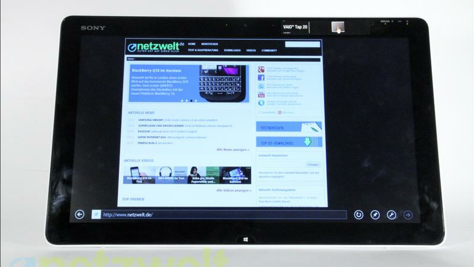 Im Desktop-Modus stört, dass der Nutzer stets von Oben auf die 20-Zoll-Diagonale blicken muss. (Bild: netzwelt)