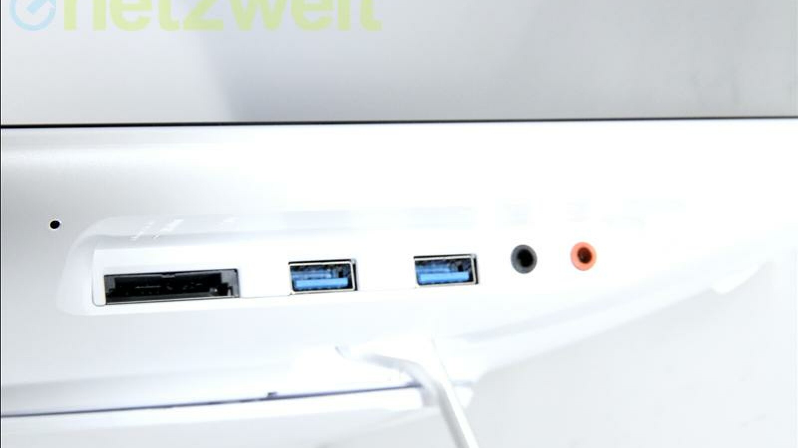 Wenig Anschlüsse: Für einen All-In-One-Rechner vermisst netzwelt unter anderem einen HDMI-Port. (Bild: netzwelt)