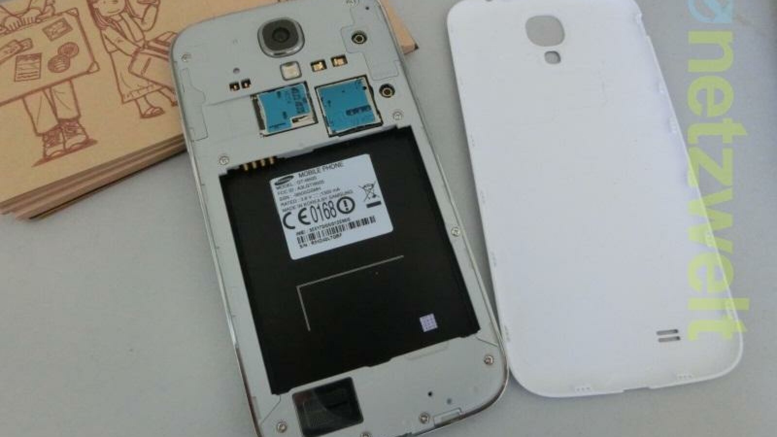 So sieht es im Inneren des Galaxy S4 aus. (Bild: netzwelt)