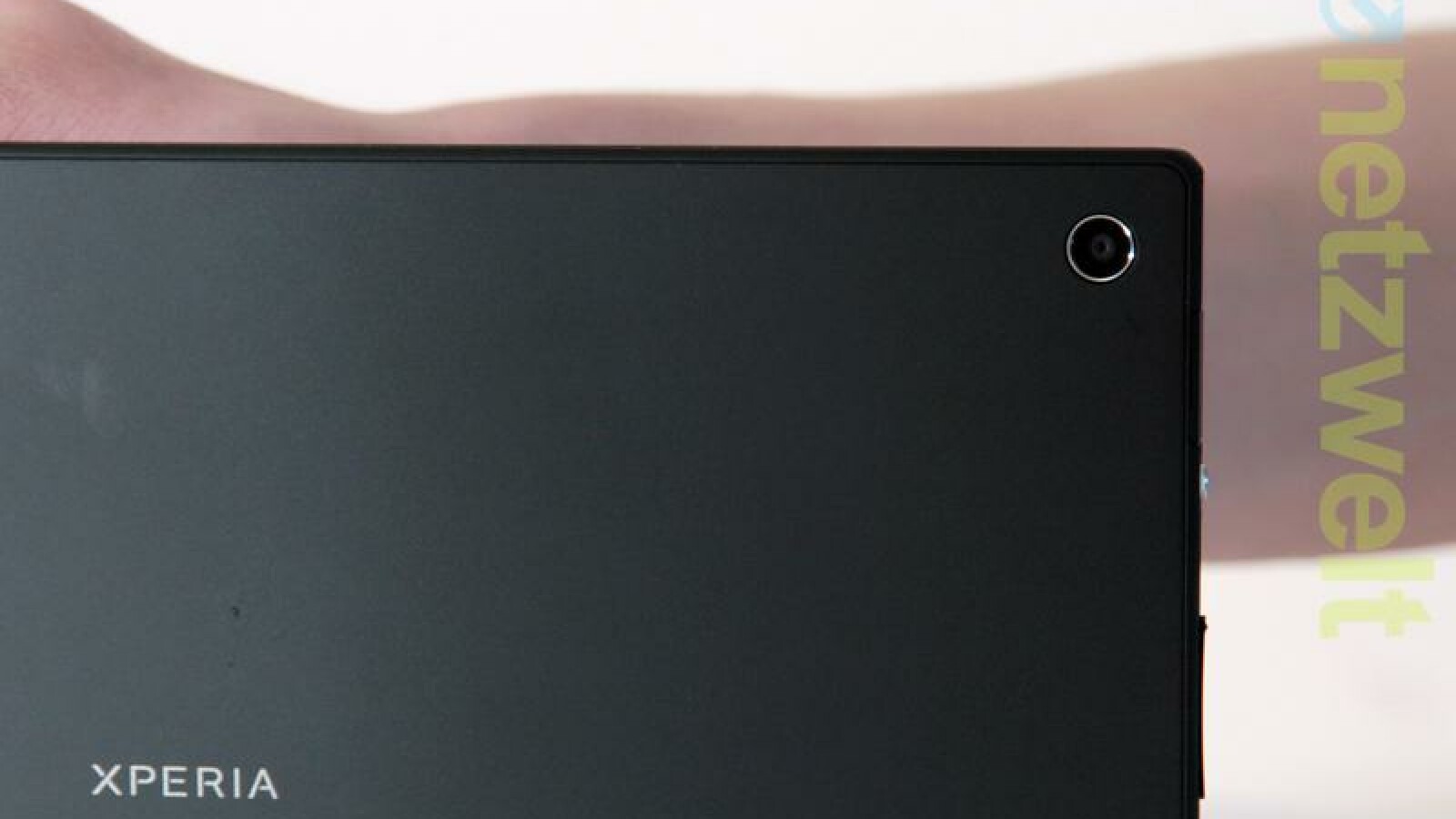 Der Sensor der Hauptkamera löst mit acht Megapixeln auf. Eine Foto-LED fehlt. (Bild: netzwelt)