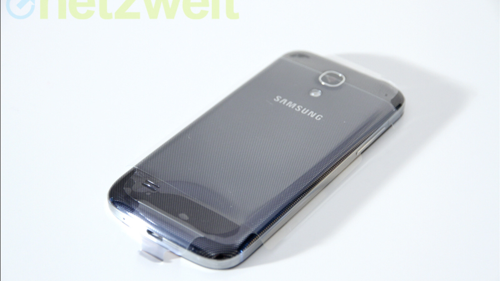 Auf der Rückseite bietet das Galaxy S4 Mini eine 8-Megapixel-Kamera. (Bild: netzwelt)