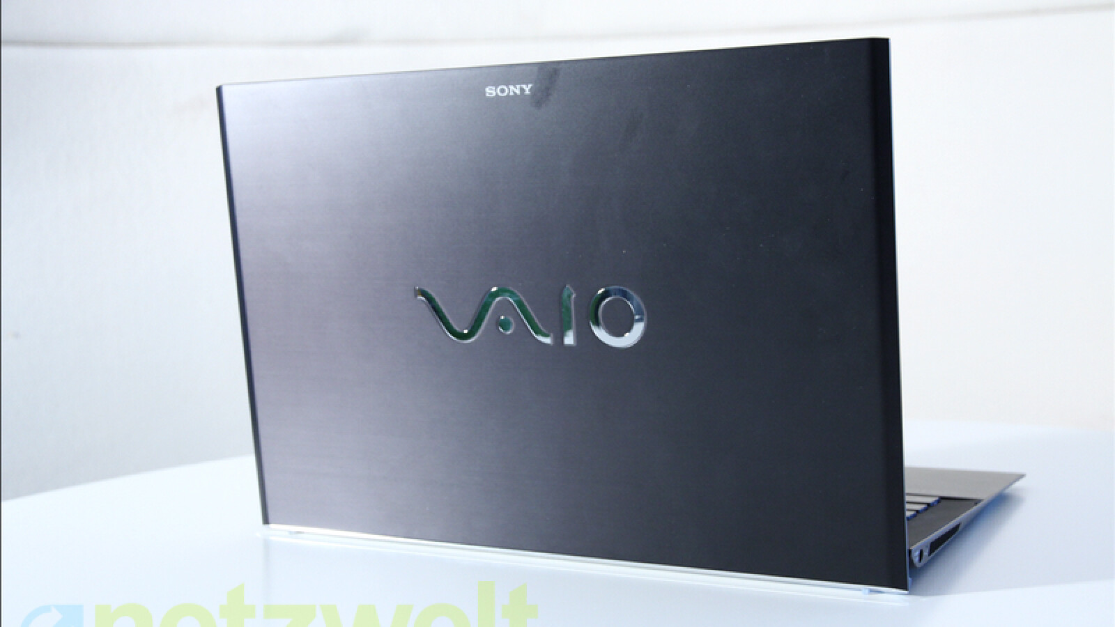 Karbon ungleich Aluminium: Die ungewöhnliche Materialwahl fordert an einigen Stellen Tribut. (Bild: netzwelt)