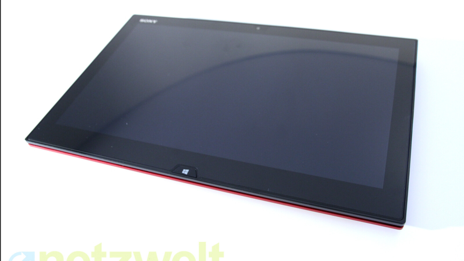 Das Vaio Duo 13 im Tablet-Modus: Im reinen Tablet-Betrieb spürt man das Gewicht von 1,3 Kilogramm recht deutlich. (Bild: netzwelt)