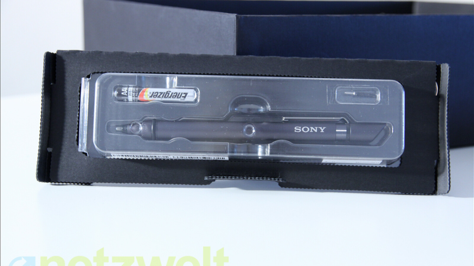 Zum Lieferumfang gehört der aktive Bedienstift. (Bild: netzwelt)