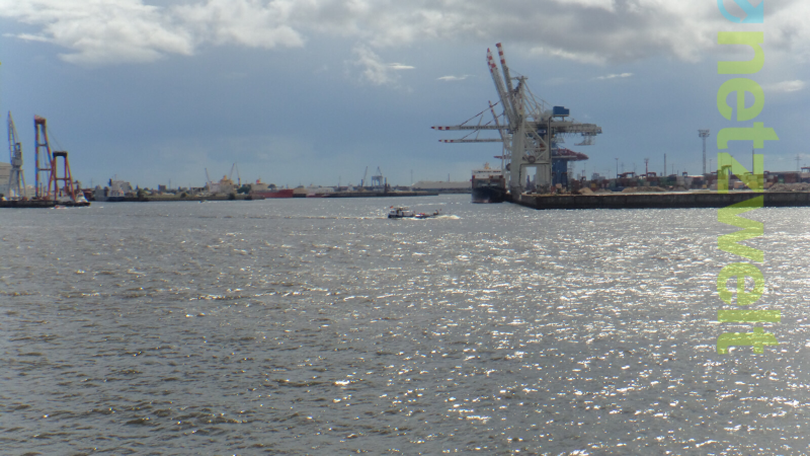 Das Objektiv macht ebenfalls keine gute Figur. In den Randbereichen sind deutliche Unschärfen zu erkennen. (Bild: netzwelt)