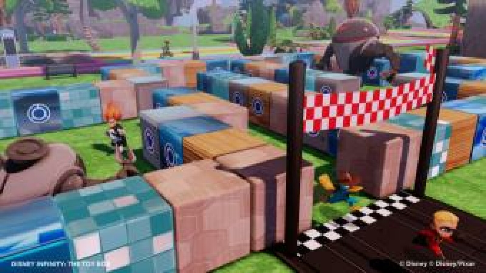 Die Toybox ist das Herzstück von "Disney Infinity". In diesem gigantischen Baukasten dürfen die in den Playsets freigespielten Extras in "LittleBigPlanet"-Manier nach Gutdünken verwendet werden. (Bild: Disney Interactive)