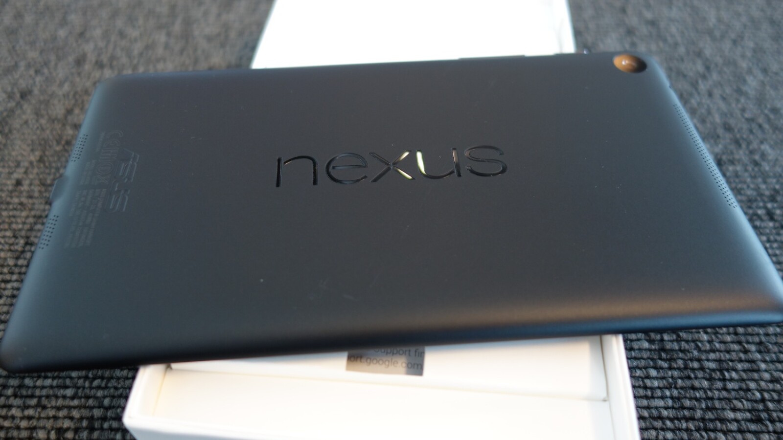 Das Gehäuse besteht wie beim Vorgänger aus robustem Kunststoff. (Bild: netzwelt)