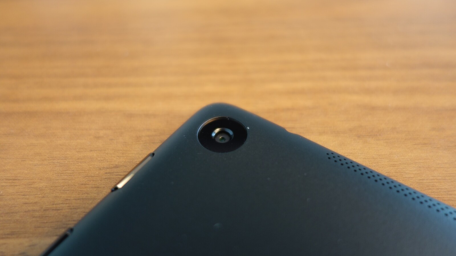 Neu ist die rückseitige Kamera mit einer Auflösung von fünf Megapixeln. (Bild: netzwelt)