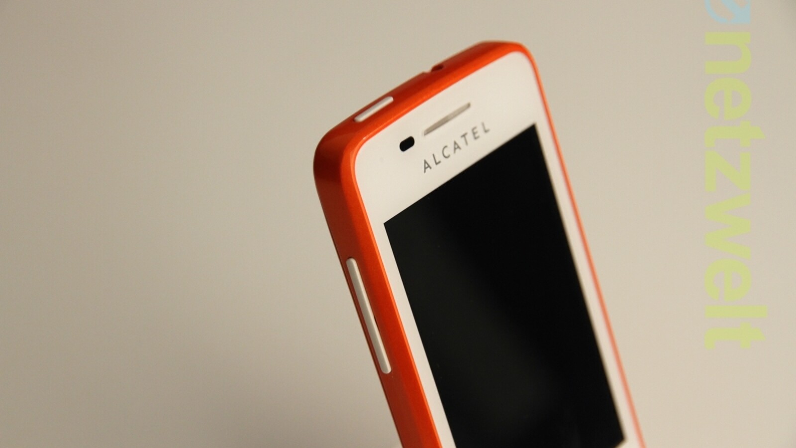 Das Alcatel One Touch Fire misst 115 x 62,3 x 12,2 Millimeter. (Bild: netzwelt)