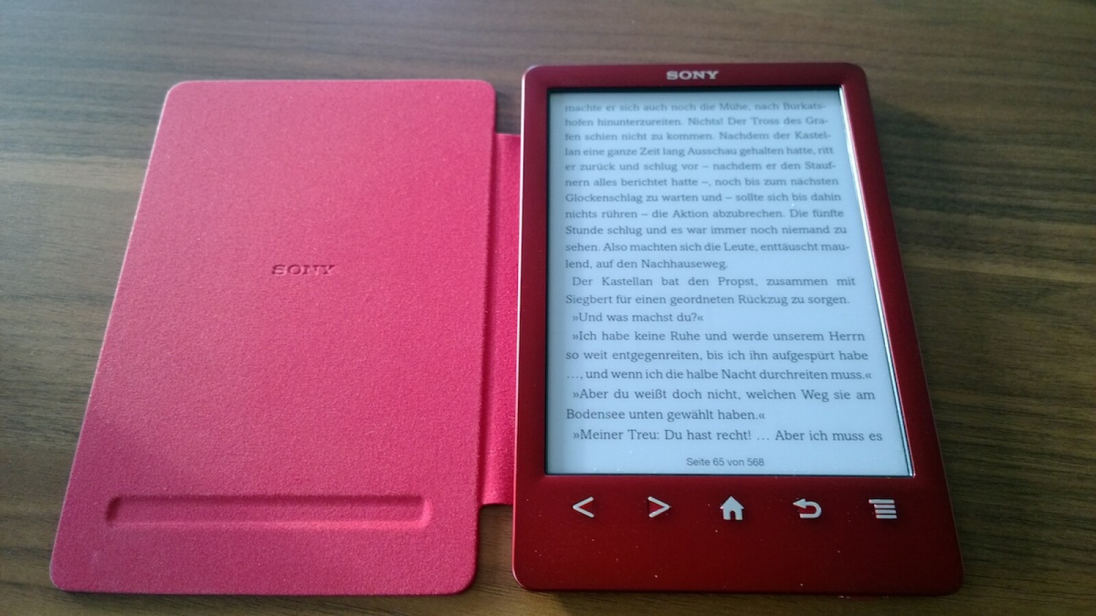 Die Ausstattung ist durchschnittlich - eine eingebaute Hintergrundbeleuchtung fehlt. (Bild: netzwelt)