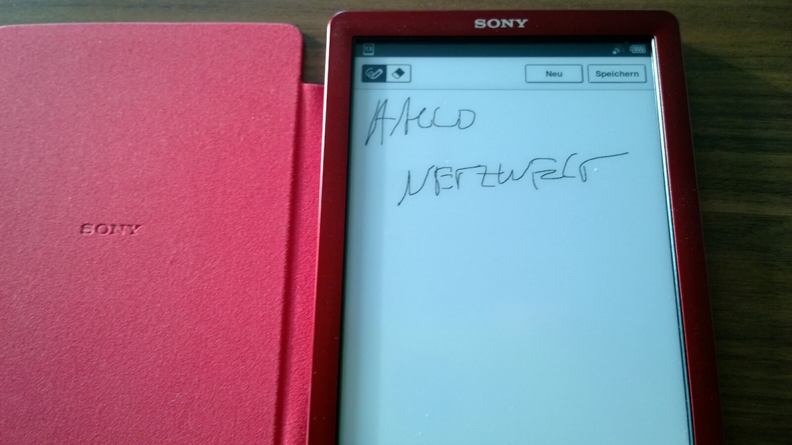 Dank Touchscreen lassen sich in der Theroie handschriftliche Notizen verfassen. In der Praxis erweist sich dies jedoch als mühsam. (Bild: netzwelt)