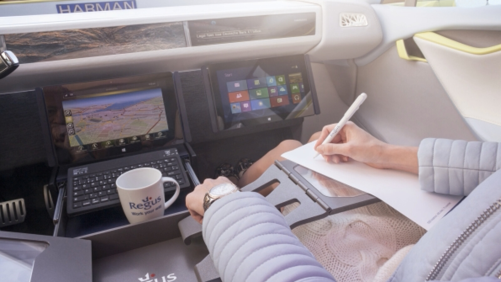 XchangE dient unterwegs auch als Besprechungszimmer und Büro. Sogar eine Kaffeemaschine ist verbaut. (Bild: Rinspeed)
