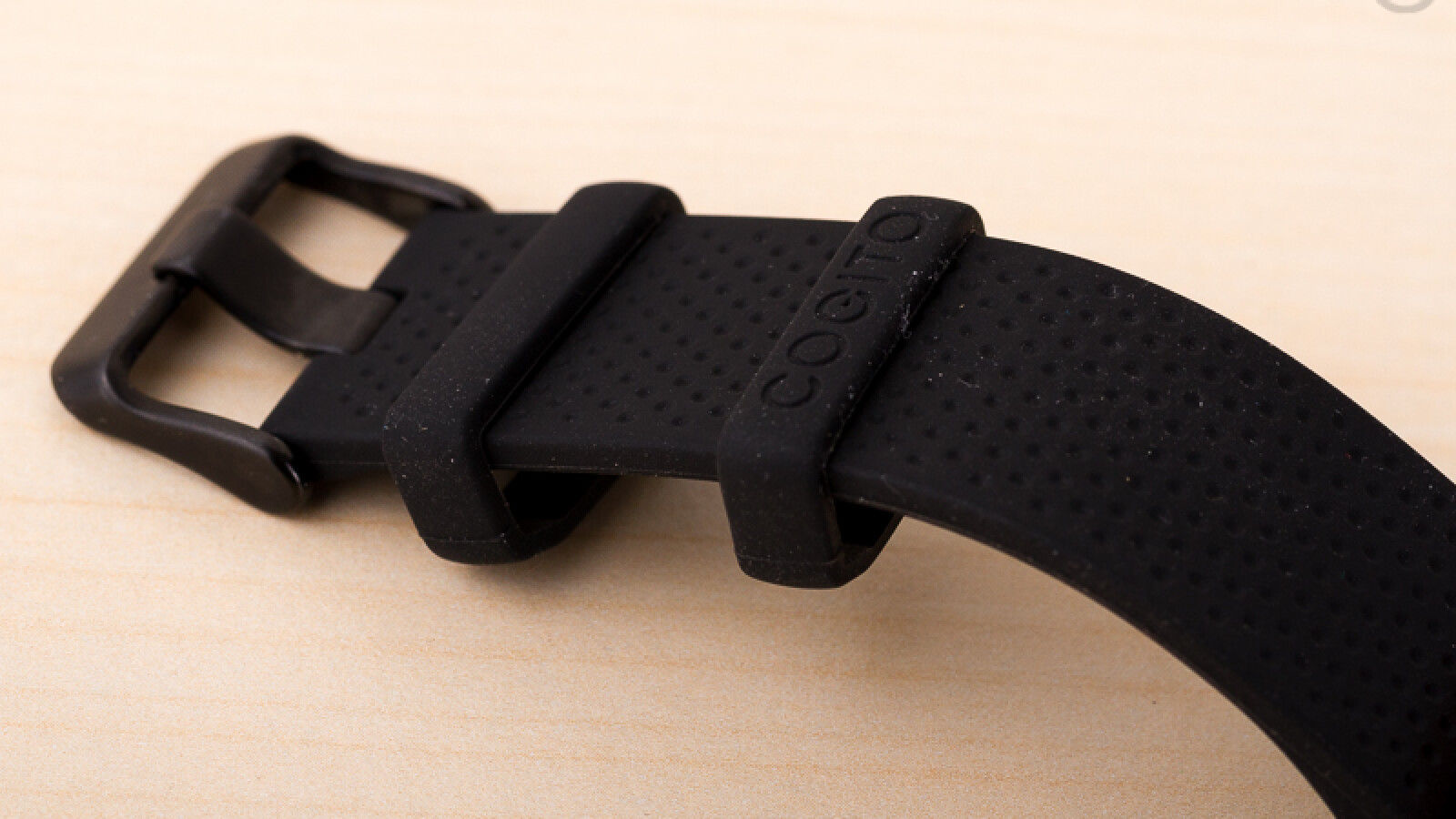 Das Armband ist aus Gummi gefertigt. (Bild: netzwelt)