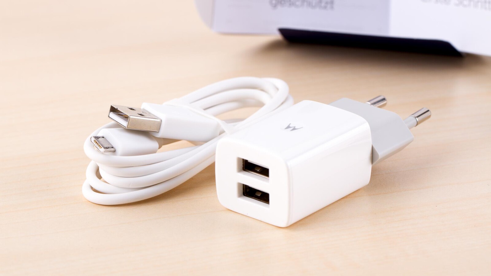 Dem Motorola Moto X (2. Generation) liegt anders als dem Moto G ein Netzteil bei.