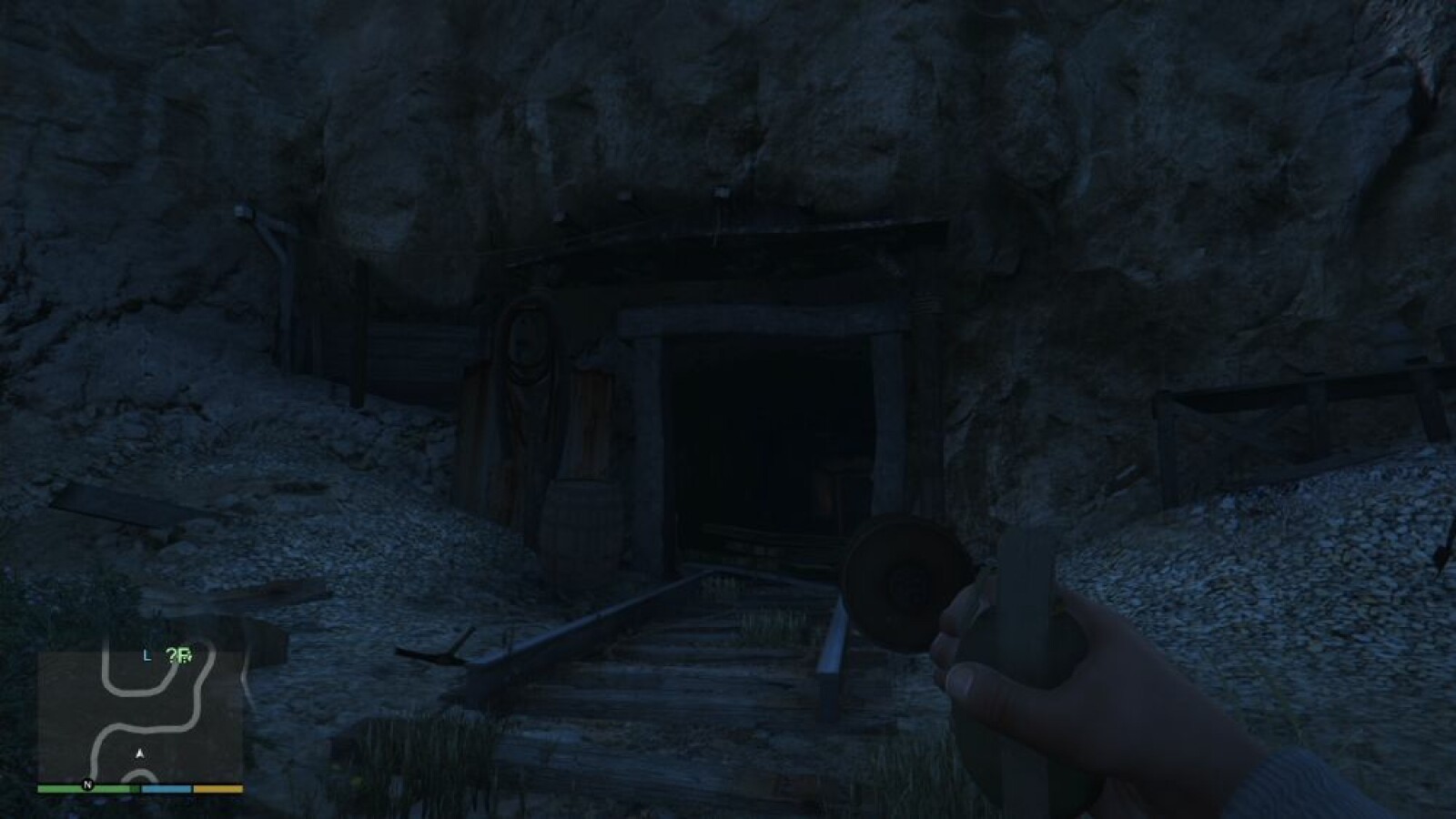 ...den Eingang zu einer Mine. Sprengt das Holztor mit einer Granate oder einem Raketenwerfer... (Screenshot / Rockstar Games)