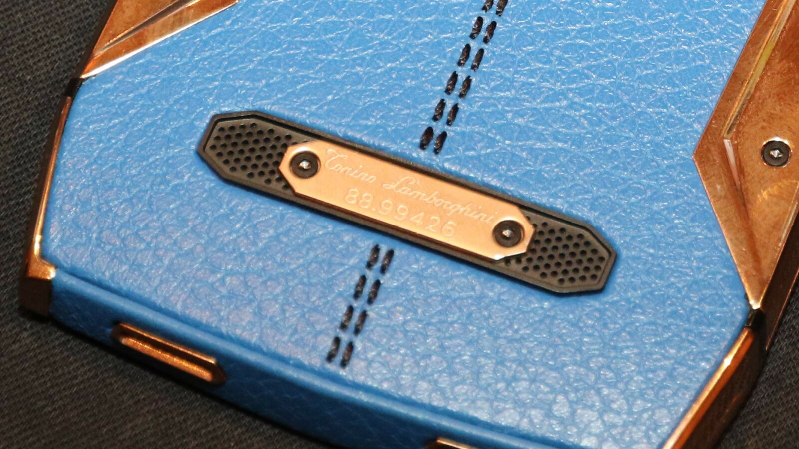 Jedes Modell des Tonino Lamborghini 88 Tauri erhält eine eigene Seriennummer. Von jeder Farbvariante werden nur 1.947 Stück gefertigt. (Bild: netzwelt)