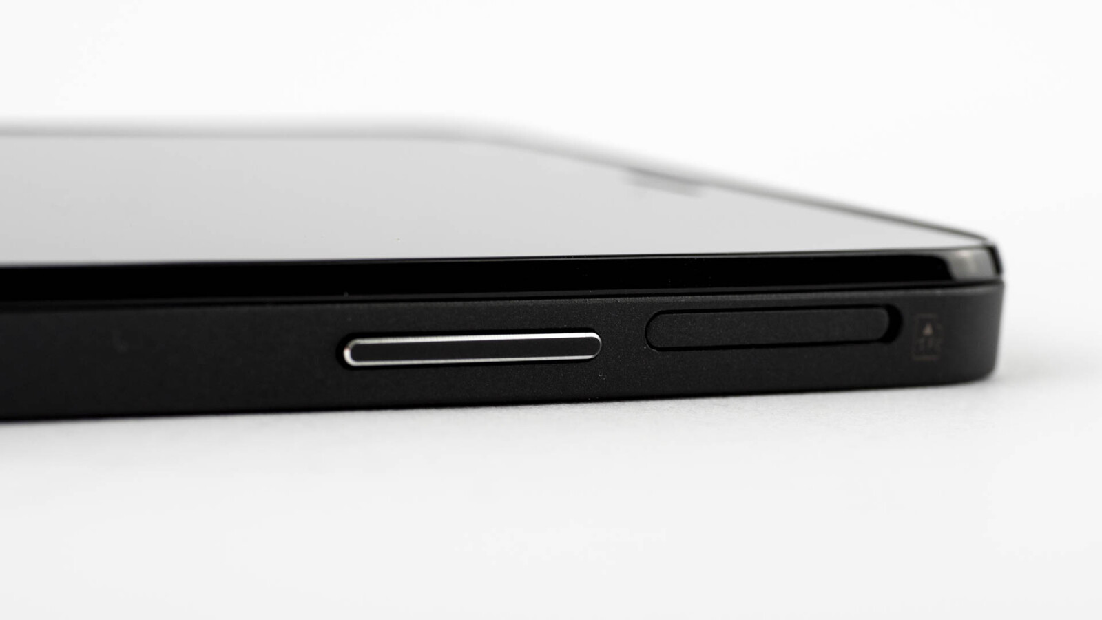 Oberhalb der Lautstärketasten weist das Medion Life X5001 einen microSD-Kartenslot auf.